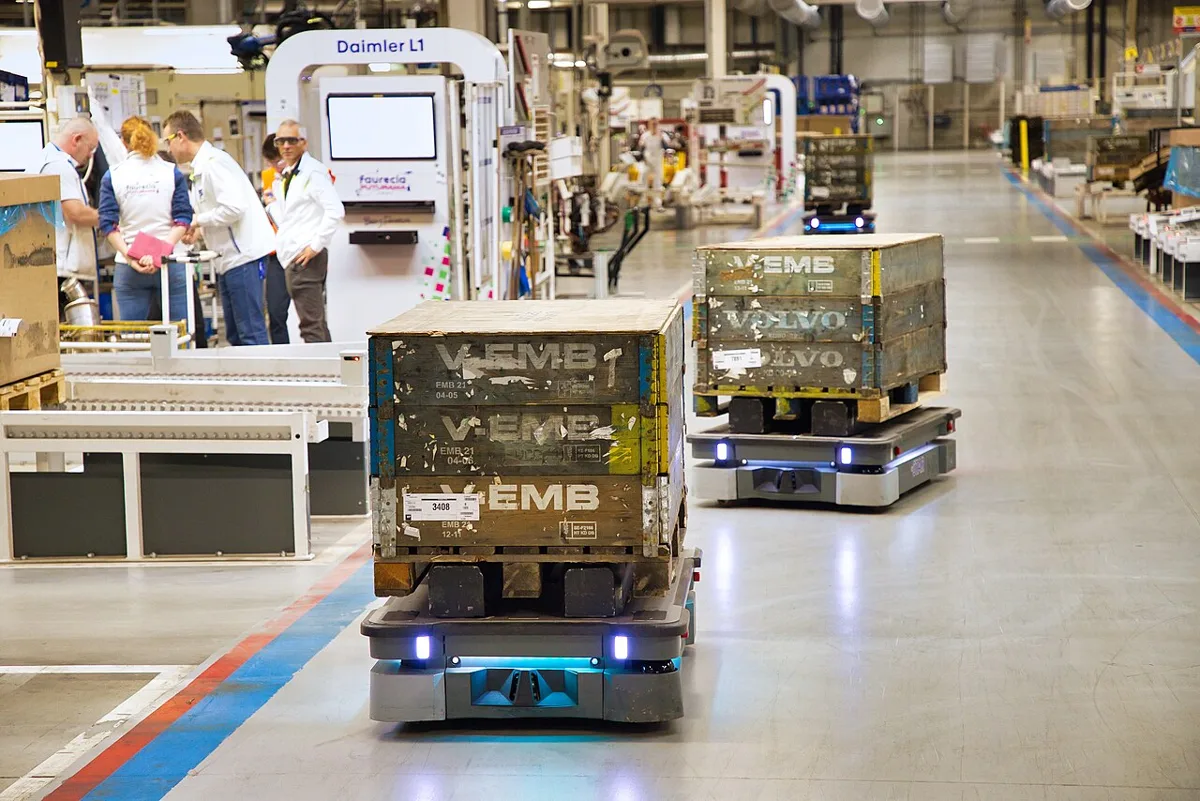 Robot amr Mobile MiR250 — Robonexus